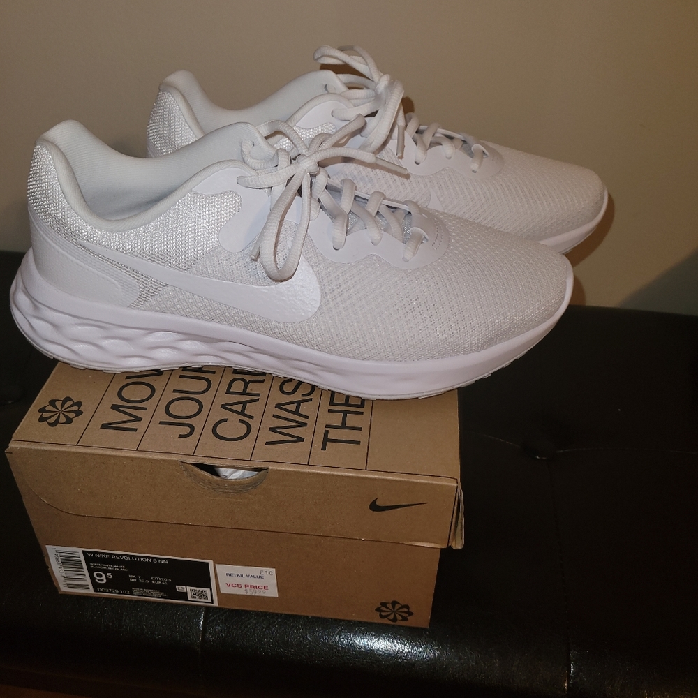 Shoes - Picture 2 of 3